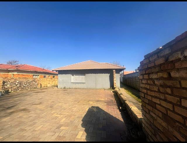 8 BEDROOM HOUSE FOR SALE IN VEREENIGING CENTRAL